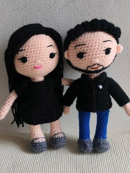 A simple and modern couple doll, perfect for Valentine's day or an anniversary. I made them in matching black outfits, holding hands. It shows a sweet and simple love story.