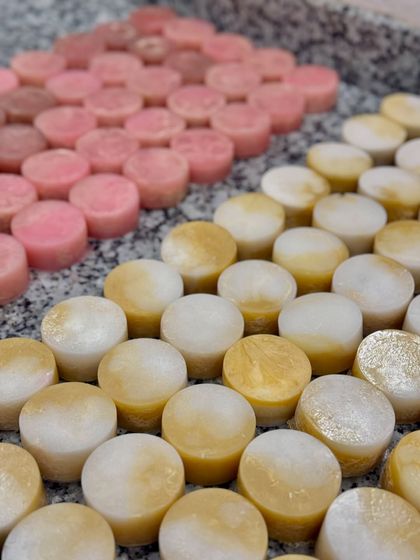 The contrast between the fruity-berry and champa-scented loofah soaps. We can create custom color palettes and fragrances to match any event theme.