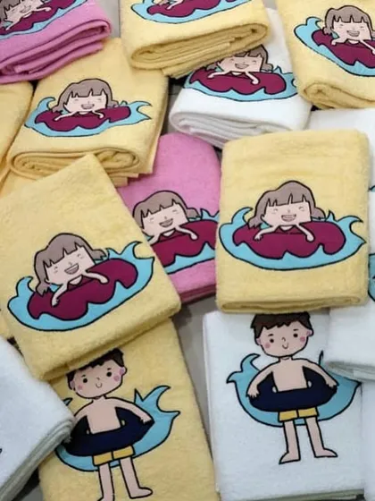 Custom-embroidered towels served as return gifts for the kids at the aqua-themed party.
