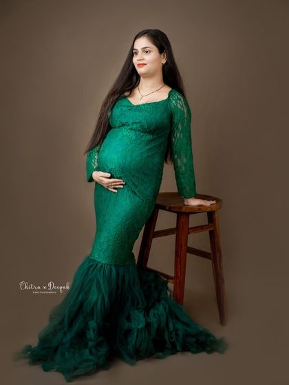 A classic and elegant pose in our green lace mermaid gown. This portrait highlights the beautiful curves of pregnancy with sophistication.