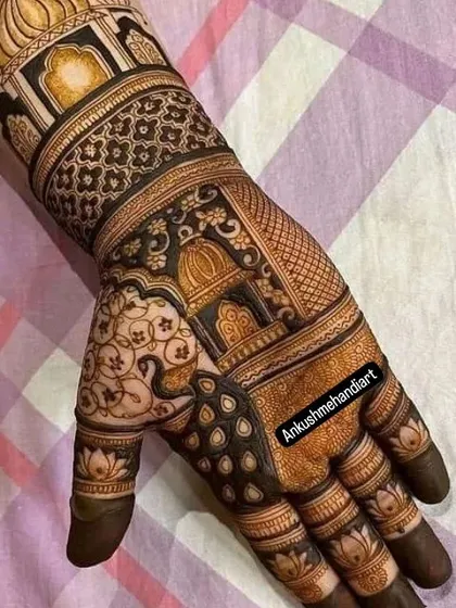 This design combines geometric lattice work with peacock and palace motifs for a modern take on traditional mehandi.