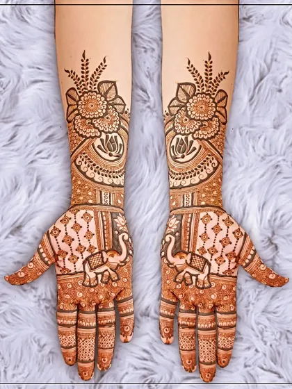 A simple and sweet design with an elephant on each palm, surrounded by a light pattern. The floral cuff on the wrist adds a touch of elegance.