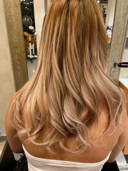 For those who want to go lighter, a full blonde balayage can be a stunning change. I focused on blending different blonde tones for a seamless, high-end look that avoids harsh lines.