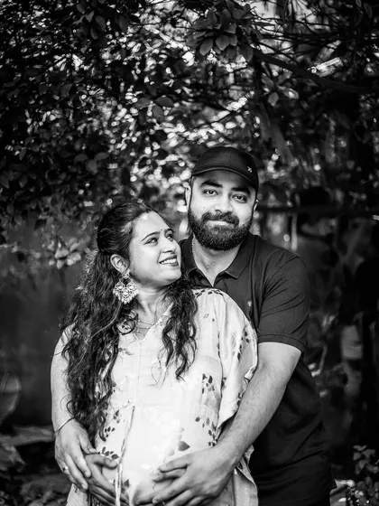 A timeless black and white portrait of the couple. This classic style removes distractions and emphasizes the emotional bond and loving gaze between them. We offer black and white photography as an option for all our maternity shoots to create elegant, lasting memories.