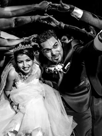 This award-winning photo captures the pure, chaotic energy of a wedding celebration. Making our way through a tunnel of friends and family, this moment is all about fun and spontaneity. It’s a testament to my belief in being right in the middle of the action to catch those fearless, candid shots.