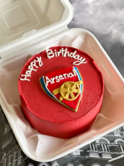 These images provide additional views of my hand-piped illustration cakes, showing the care and detail from every angle.