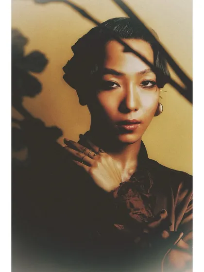 A close-up version of the shadow portrait of Patricia. The framing brings the focus to her expressive eyes and the beautiful play of light and shadow on her face.