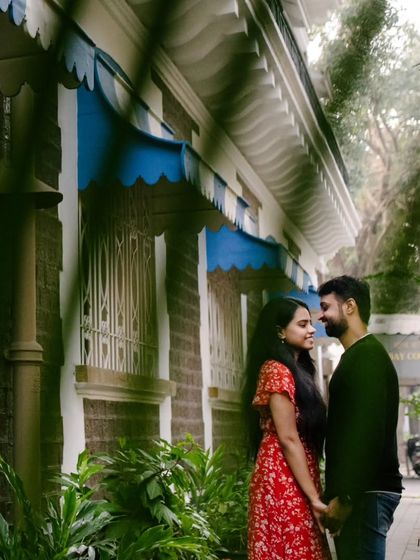 I love the textures and colors of old city buildings. Here, the unique architecture provides a charming and slightly rustic backdrop for this romantic couple portrait.