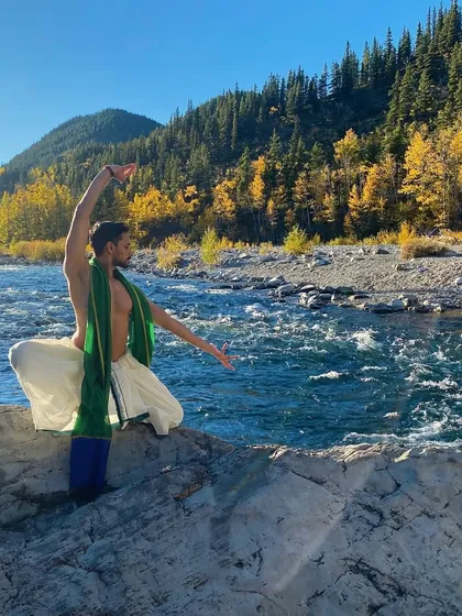 Dance is not just for the stage. Here, I am finding a moment of connection with the art form by the Elbow River in Calgary during my Canada tour, inspired by the beautiful fall colours.
