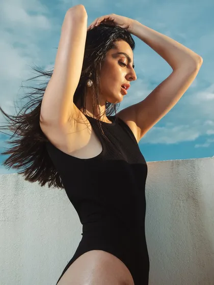 A profile shot showing how the wet-look hair and glowing skin catch the light. This style is perfect for swimwear, athletic, or high-fashion shoots that require a dynamic and fresh aesthetic.