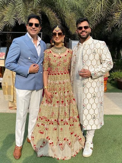 With another happy couple at their sublime day wedding. Their joy is my motivation.