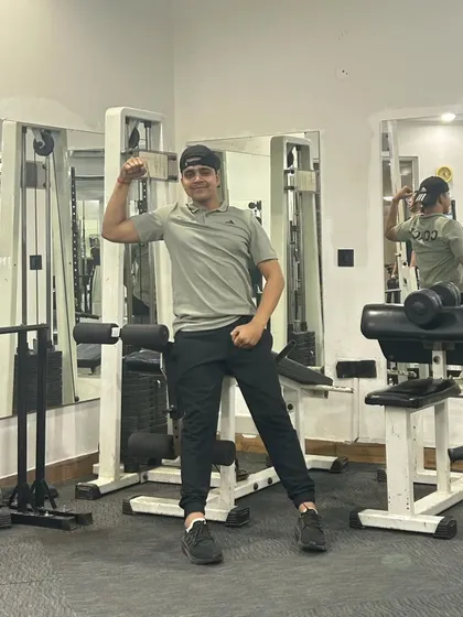 Single bicep flex.