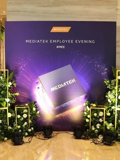 We design and construct bold, branded backdrops that serve as the focal point for your corporate events. This custom stage for the Mediatek Employee Evening ensures your brand message is front and center, creating a professional atmosphere for presentations and photo opportunities.