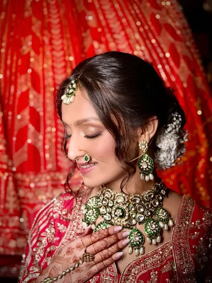 This is the essence of my bridal work. A soft glam look that enhances natural beauty, focusing on radiant skin, defined eyes, and a timeless elegance that looks stunning both in person and in photos.