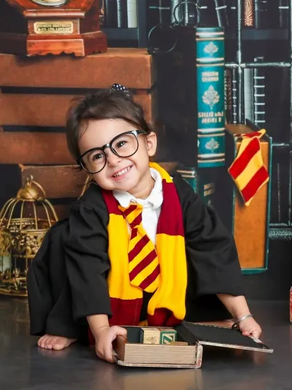 For the little witch or wizard in your life, I bring the magic of Hogwarts to the studio. This Harry Potter themed photoshoot features iconic props like a Gryffindor scarf and a snowy owl, creating a truly enchanting memory.