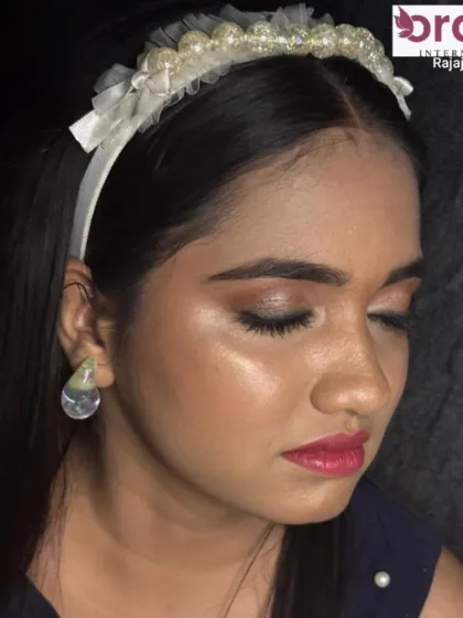 Another close-up of the glowy makeup, showing the beautiful sheen on the skin.