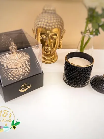 For a singular, elegant gift, I package my crystal jar candles in these beautiful individual boxes. It's a perfect way to present a luxurious, fragrant gift for housewarmings or festivals.