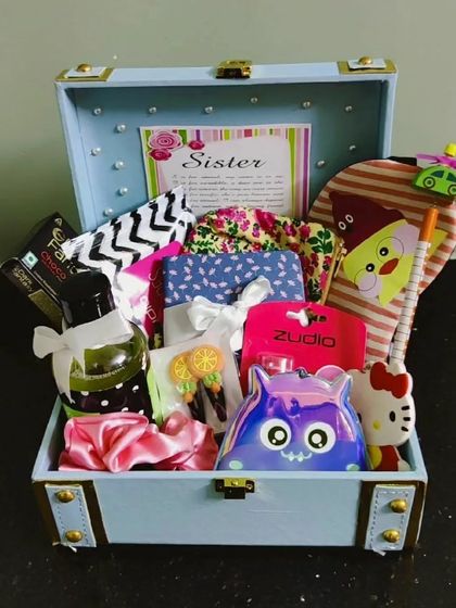 The cutest hamper for the best "Sis-star". This trunk is overflowing with fun and quirky items like cute socks, a unique coin pouch, and fun stationery.