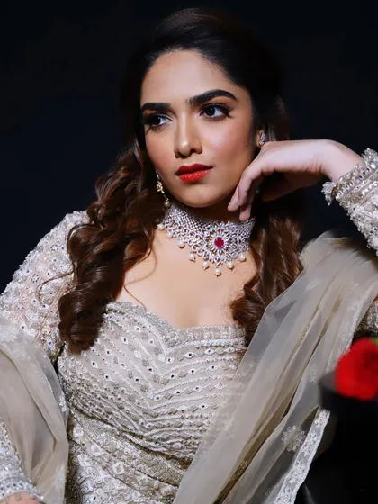 A close-up of this classic party look. The red lip and winged eyeliner are a timeless combination that always works.