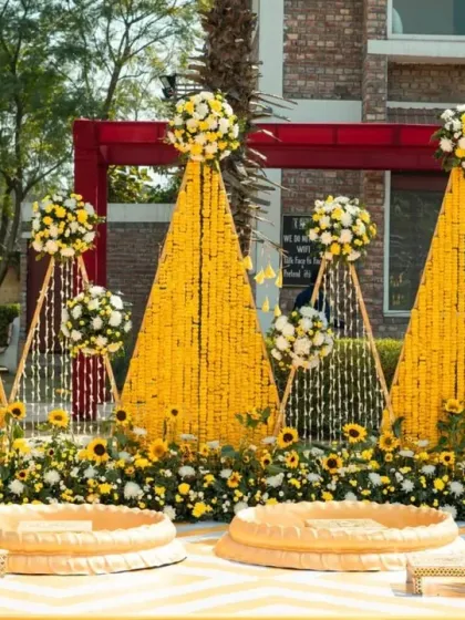 We believe a Haldi ceremony should be drenched in happiness and colour. This outdoor setup features towering cones of bright yellow marigolds, sunflower accents, and traditional seating, creating a picture-perfect scene for a sun-kissed celebration.