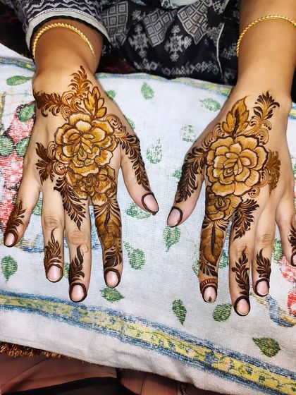 Hajira Mehendi Artist - Mehndi Art Classes & Workshops Flowing Floral & Arabic Designs photo 22