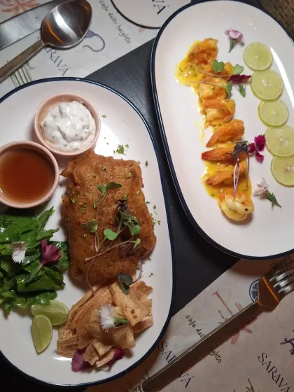 A delicious seafood platter at Saravá, featuring fresh fish and prawns.