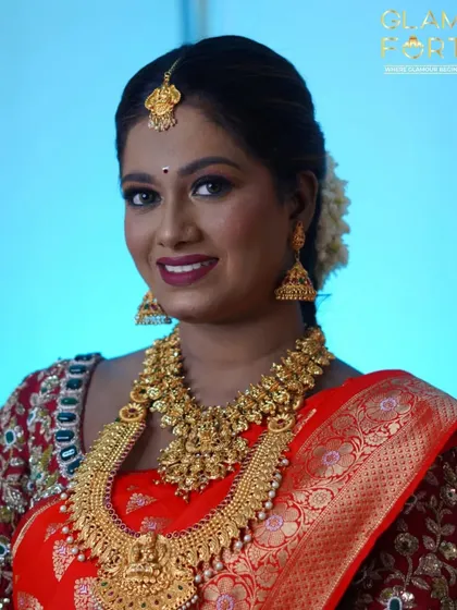 A beautiful South Indian bridal look on a dusky skin tone. We emphasize colour theory to ensure the makeup never looks grey and perfectly enhances the bride's features.