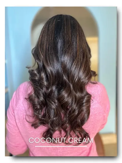 Coconut Cream is a cool-toned bronde with creamy, light highlights woven through a darker base. This color is perfect for achieving a bright, modern look that remains soft and sophisticated.