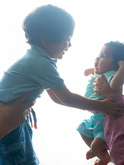 The first meeting between siblings is a moment of pure wonder. I love capturing these gentle, curious interactions that mark the beginning of a lifelong bond. These are the real, unposed moments that become your most treasured family memories.