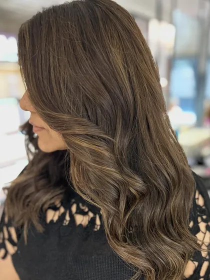 Another beautiful warm-to-cool color transformation. I used K18 treatment to ensure hair health and added face-framing layers to complete the new style.