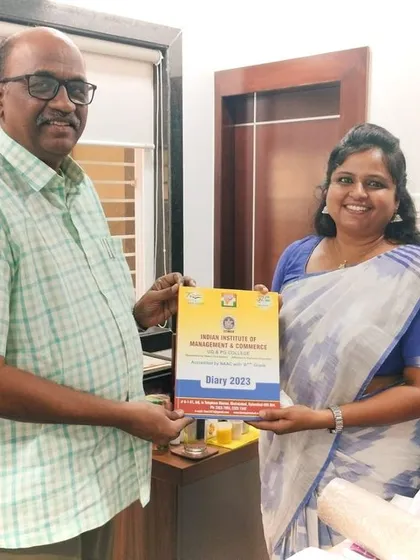 Receiving a felicitation from the Principal of IIMC Degree College, Hyderabad, after a two day workshop on "AI tools for scientific writing & publishing."