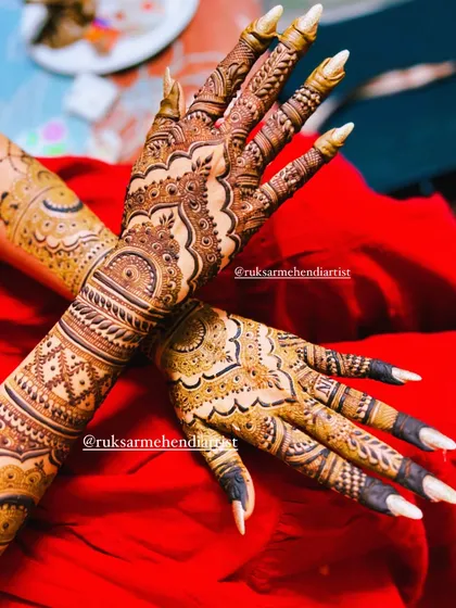 Another angle of this beautiful Nikah bridal mehendi, showcasing the detail on the arms and fingers.