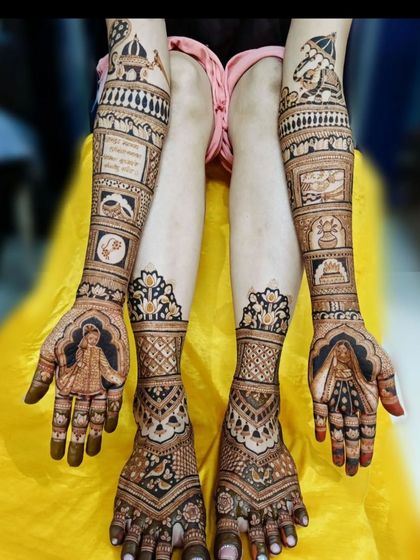 A full bridal design for both hands and feet, featuring portraits and traditional motifs for a complete and stunning look.