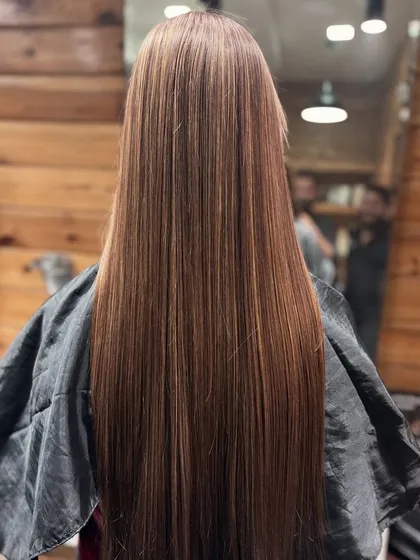 A beautiful combination of global highlights and a keratin treatment. The keratin smooths the hair cuticle for a sleek finish, while the highlights add dimension and richness to the colour.