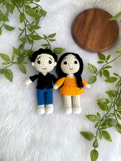 A sweet mini couple replica doll set, perfect for an anniversary or just because. Even in a smaller size, I focus on getting the details of their outfits and hair just right to make it a truly personal gift.