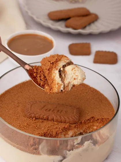 Here is a spoonful of pure bliss. My Biscoff Tiramisu features layers of velvety mascarpone cream and coffee-soaked biscuits, topped with a generous layer of crunchy Biscoff crumble for the perfect texture in every bite.