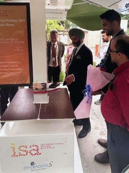 A closer look at the inauguration ceremony at the MNRE office. This installation makes us the first startup from the ISA SolarX Challenge to have our product featured at this prestigious location, highlighting our leadership in the sector.