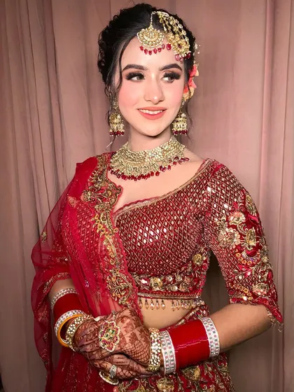 This bride's smile says it all. She looks and feels beautiful in her perfectly styled outfit.
