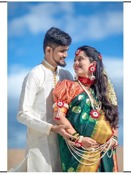 I also offer traditional maternity shoots. This couple chose to celebrate with a beautiful green saree and floral jewelry, blending cultural heritage with the joy of expecting.