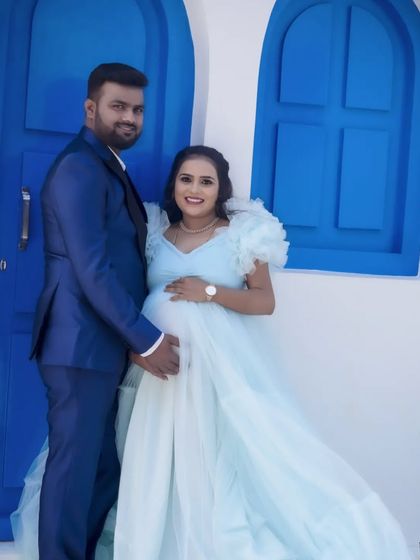 A classic pose against the iconic blue door of the Santorini set. The light blue gown complements the setting perfectly, resulting in a coordinated and polished look.