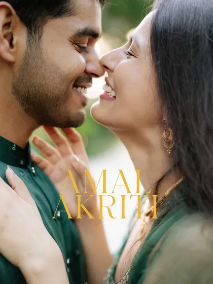 A close-up filled with smiles and affection. This portrait highlights the couple's happiness and the elegance of their coordinated pre-wedding attire.
