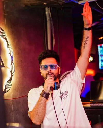 Karaoke Hosting