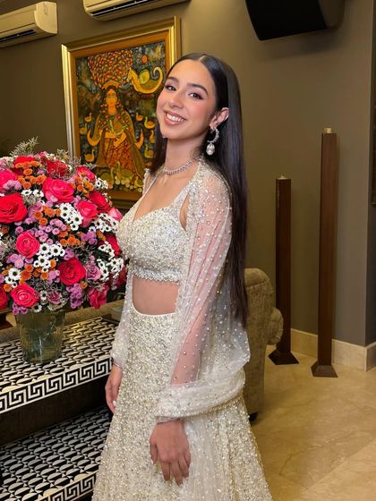 The sister of the bride serving main character energy. This soft pink glam look with a sharp winged liner is perfect for a cocktail party.