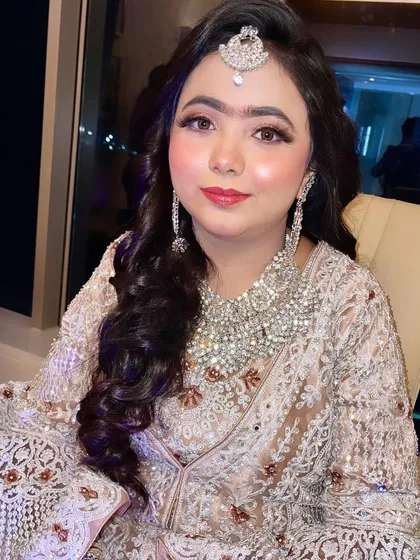 An absolutely flawless and dewy look for my gorgeous bride Farheen. She trusted me completely, and I'm so happy with how radiant she looks.