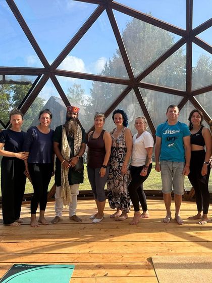 A group photo with students after a fulfilling yoga session in the dome. Each workshop brings a new group of unique individuals together, creating a temporary but powerful community.