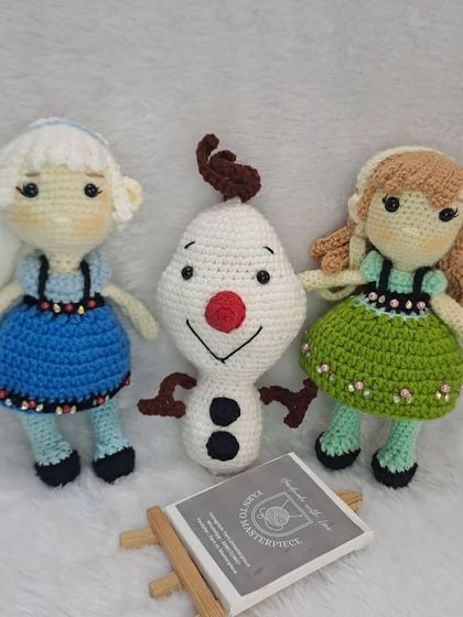The beloved sisters from Frozen, Anna and Elsa, along with their cheerful friend Olaf. This set is perfect for any fan of the movie.