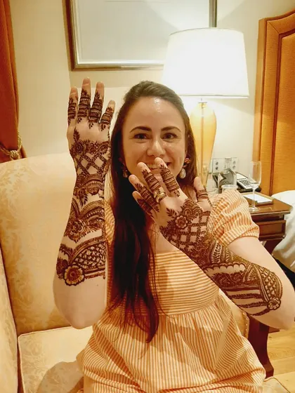 It was a pleasure to apply this beautiful Indo-Arabic design for a foreign client attending an Indian wedding. She was thrilled with the result!