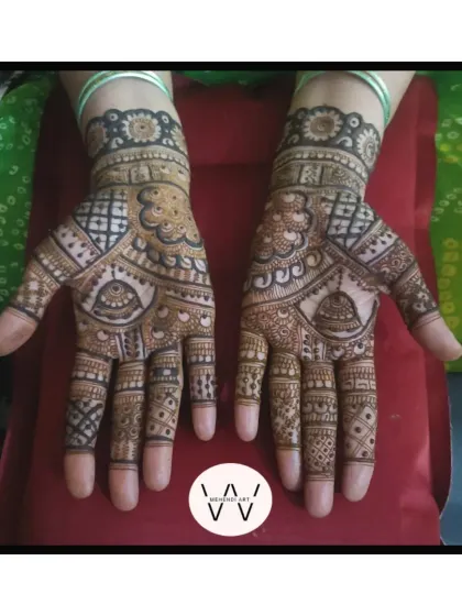 Another stunning design for a bridesmaid, featuring jhumka motifs.