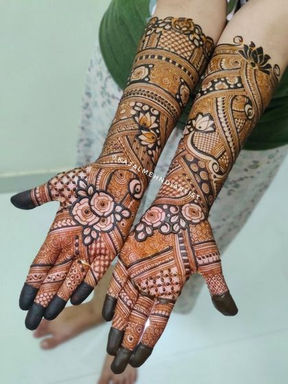 Intricate Bridal & Engagement Henna photo 14