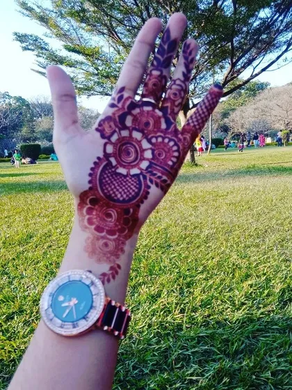 Even a simple design on the back of the hand develops into a stunning, deep color. This shows the quality of the stain in natural daylight.